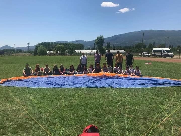 Yamaç Paraşütü İle Öğrencilere Farkındalık Eğitimi