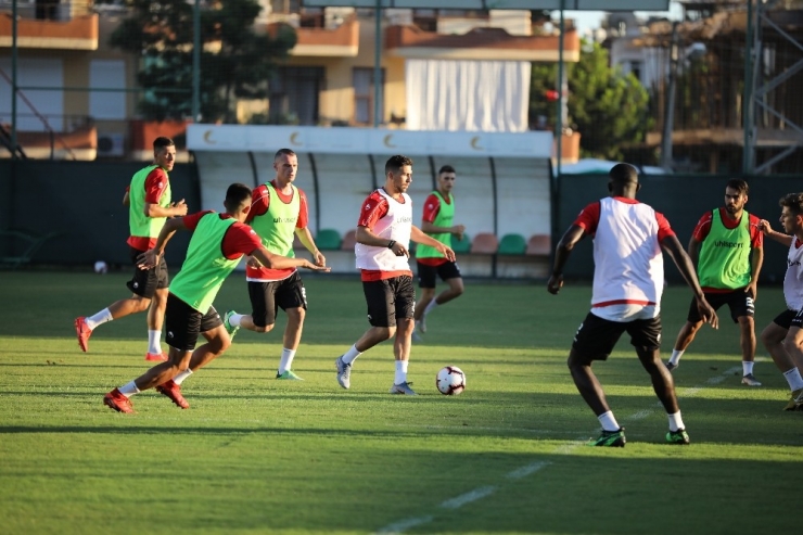Alanyaspor Sezonun İlk İdmanını Gerçekleştirdi