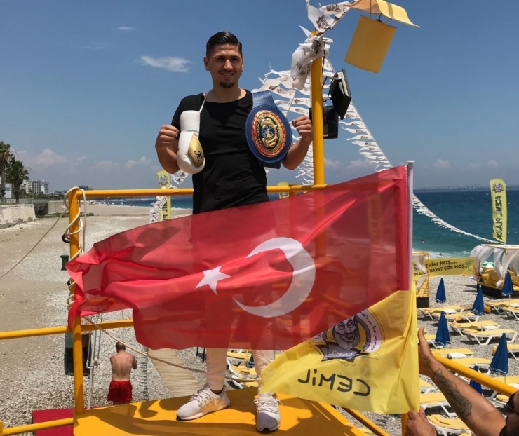 Emre Çukur’a Rakip Dayanmıyor