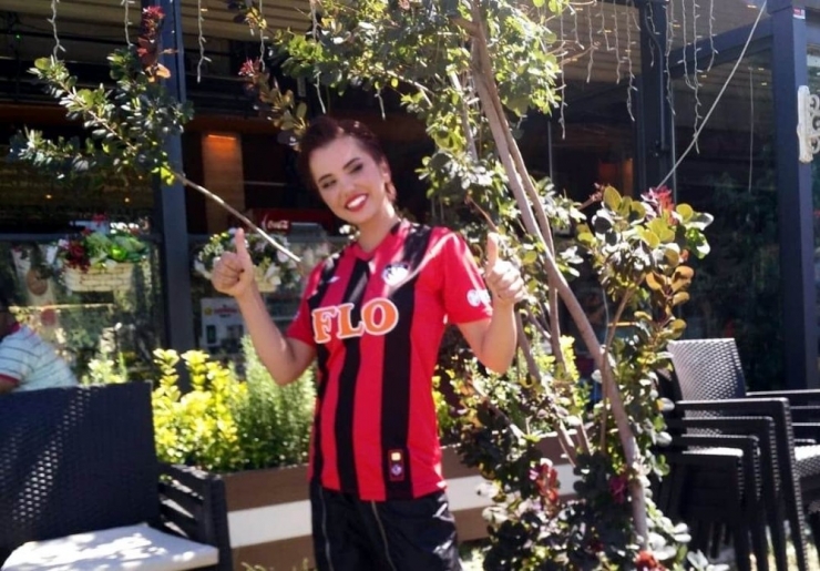 Yelda Başaran’dan Kadın Taraftarlara Destek