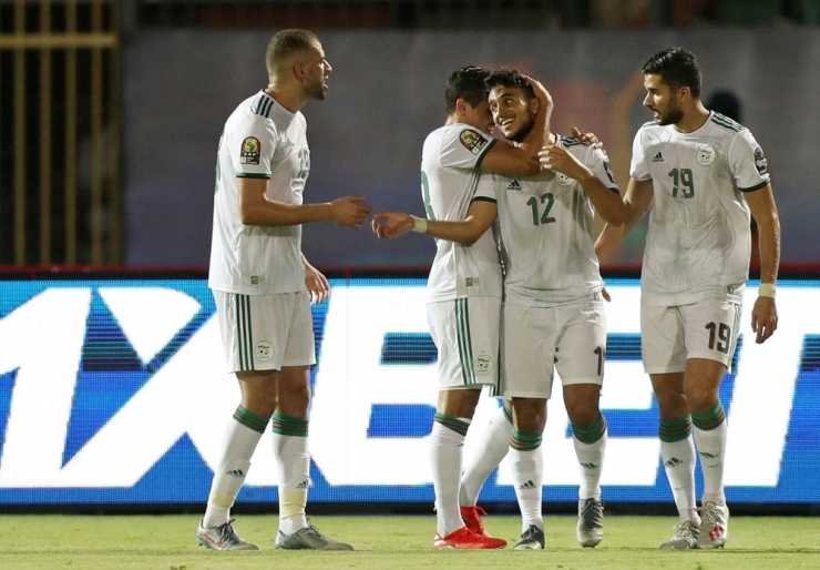 Slimani Cezayir’i Sırtladı