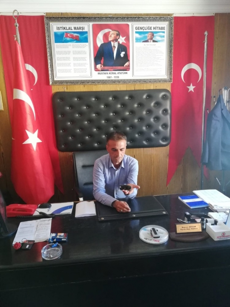 Yorgun Ve Bitkin Vaziyetteki Ebabil Kuşunu Doğa Koruma Ve Milli Parklar Ekiplerine Teslim Etti