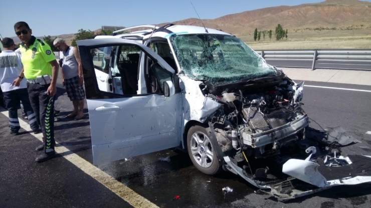 Aksaray’da Trafik Kazası: 3 Yaralı