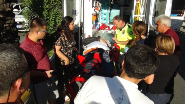 Motosiklet Sürücüsü Kask Sayesinde Hayata Tutundu