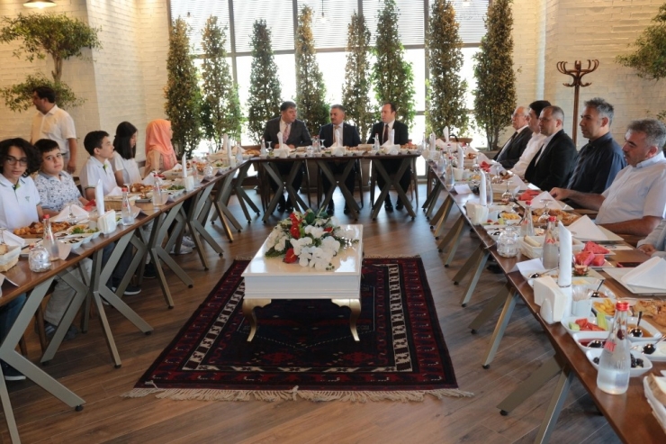 Vali Yazıcı Lgs Şampiyonlarıyla Bir Araya Geldi