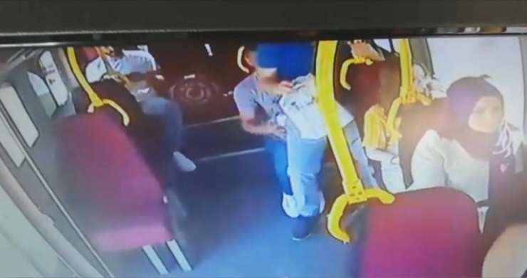 Hırsızın Zevkten Dört Köşe Olduğu An Kamerada