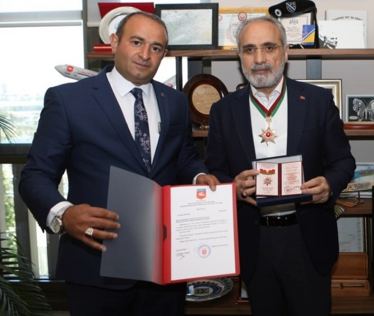 Cumhurbaşkanı Başdanışmanı Topçu’ya Ukrayna’dan ‘Üstün Hizmet Nişanı’