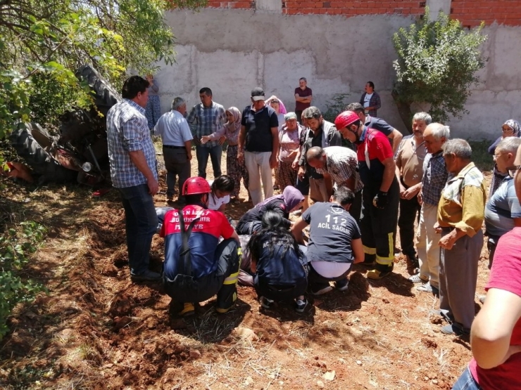 Devrilen Traktörün Altında Can Pazarı