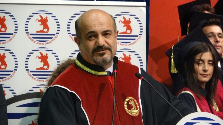 Diş Hekimliği Öğrencilerinin Mezuniyet Heyecanı