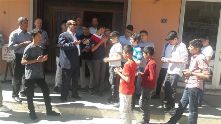 Hakkarili Öğrenciler İstanbul’a Uğurlandı