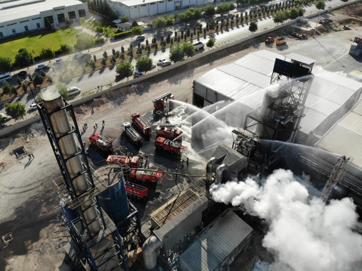 Plastik Fabrikasındaki Yangında 20 Kişi Yaralandı