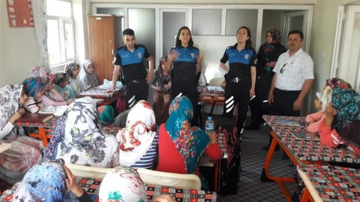 Hakkari Polisinden Kur’an Kursu Öğrencilerine Ziyaret