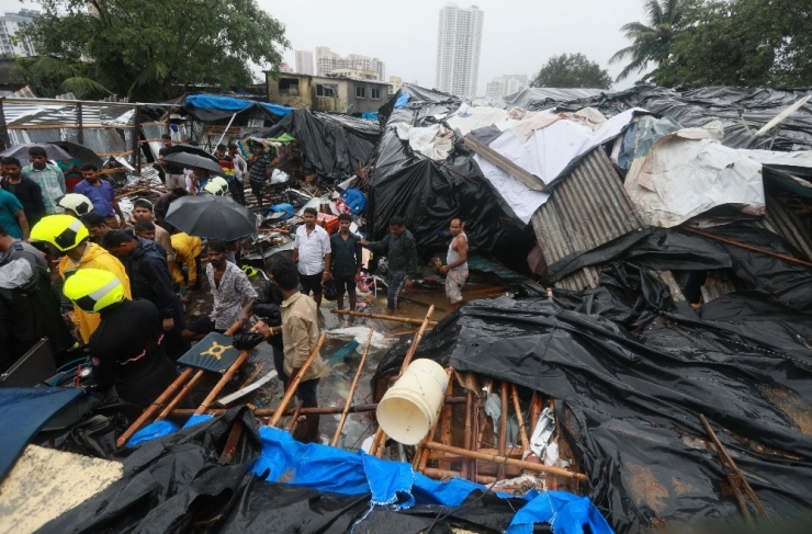 Hindistan’da Yağışlarda Ölenlerin Sayısı 30’ü Yükseldi
