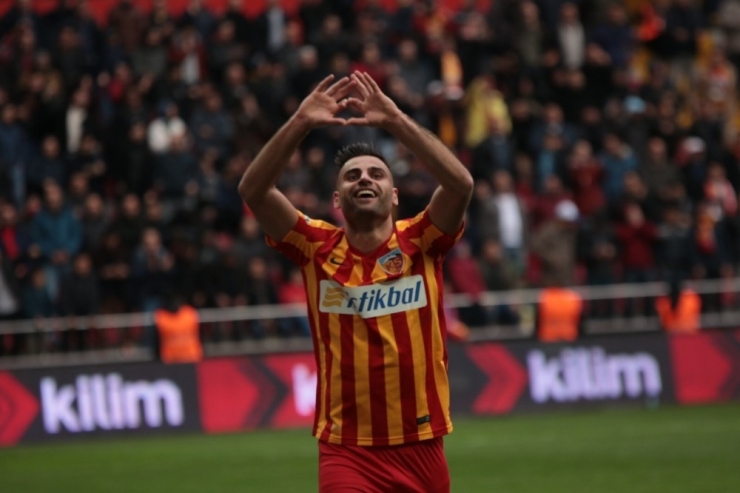 Deniz Türüç’ten Transfer Açıklaması