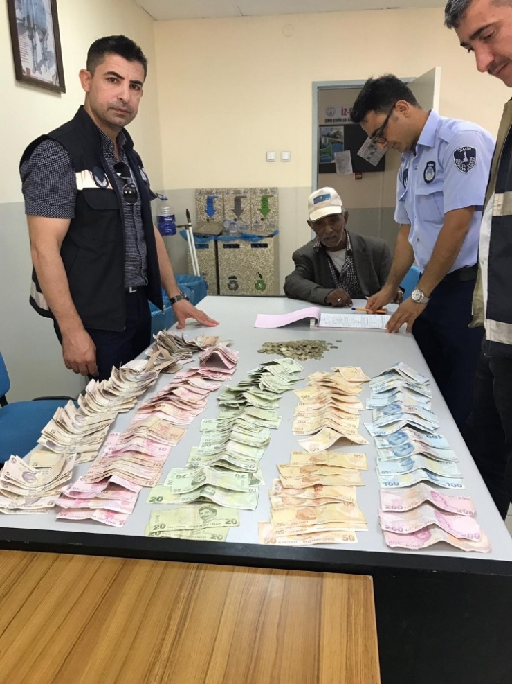 Dilenciden Çıkan Para Şoke Etti