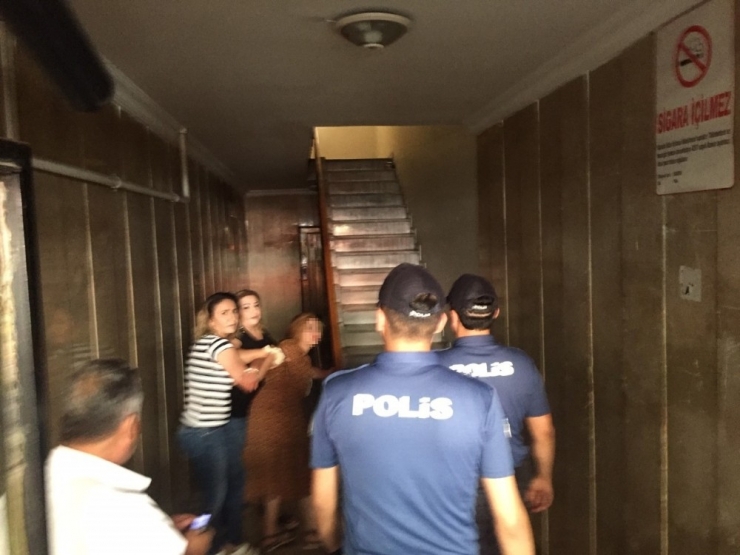 Panik Atak Geçirdi, Ortalığı Birbirine Kattı