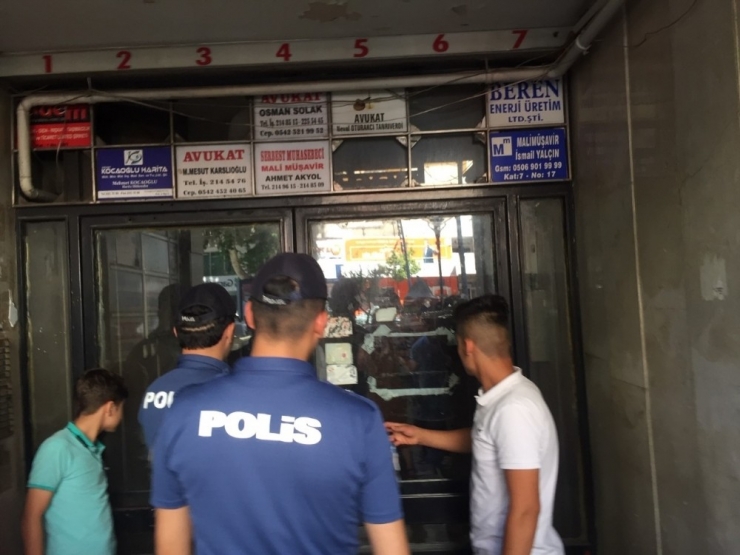 Panik Atak Geçirdi, Ortalığı Birbirine Kattı