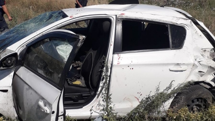 Trafik Kazasında 5 Kişilik Aile Ölümden Döndü