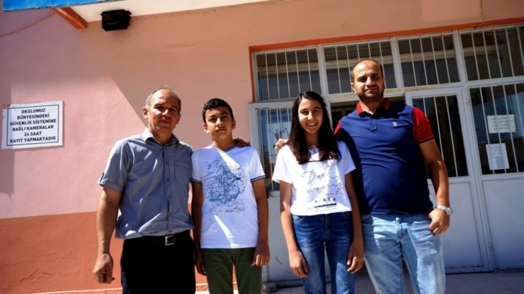 Sarıgöl’de İlçenin Gururu Olan Öğrenciler Ödüllendirildi