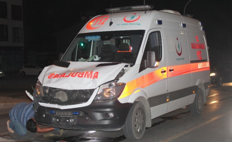 Can Kurtarmaya Giden 112 Ekibi Motosiklete Çarptı: 2 Yaralı