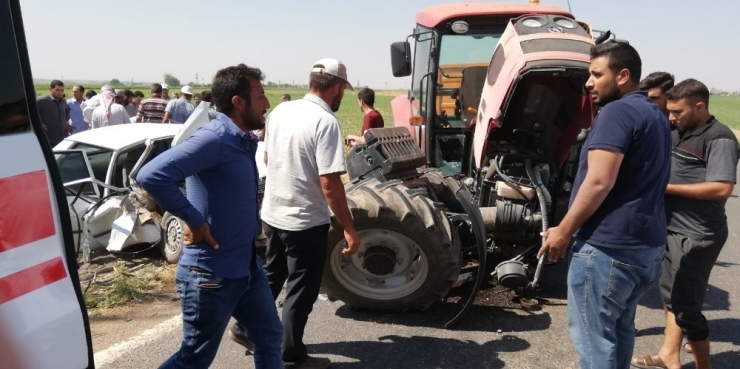 Traktör İle Otomobil Çarpıştı: 1 Ölü