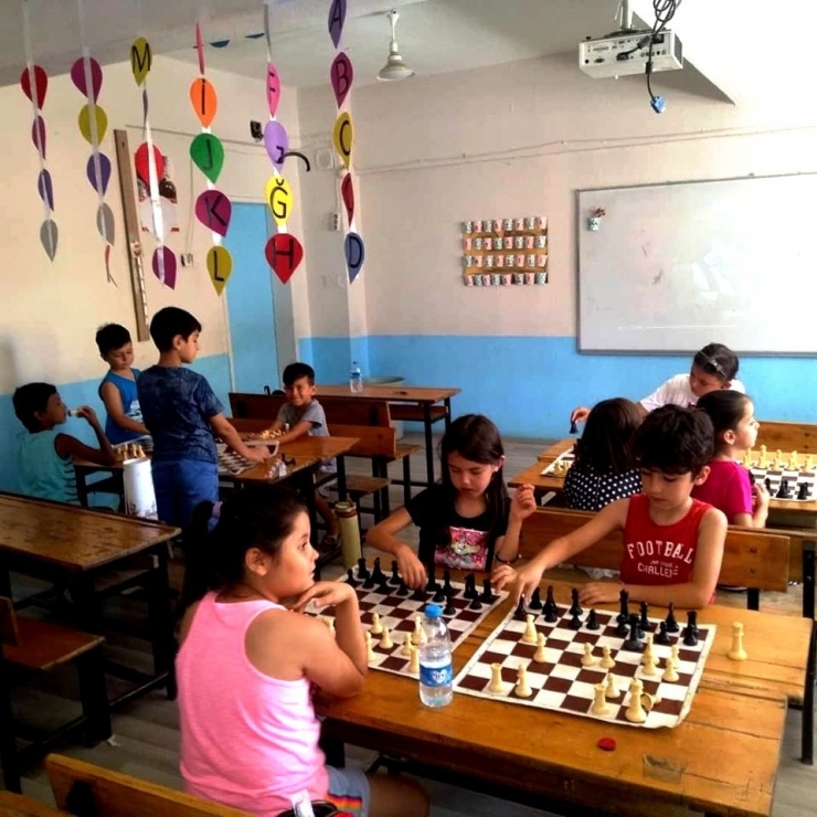 Sarıgöl’de Öğrencilere Satranç Kursu Açıldı