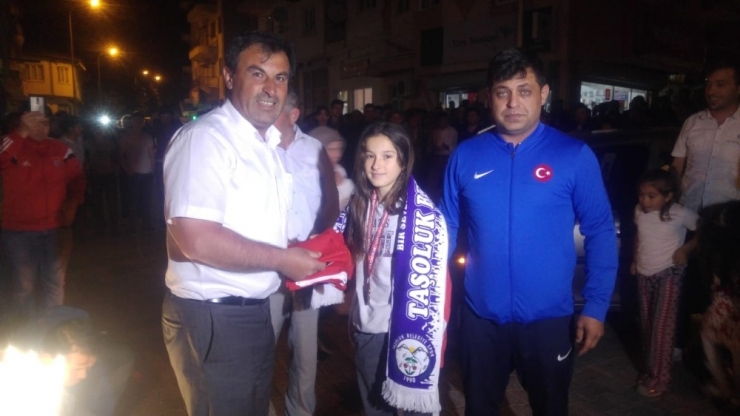 Avrupa 3.’sü Eda Nur Ersoy’a Memleketinde Coşkulu Karşılama