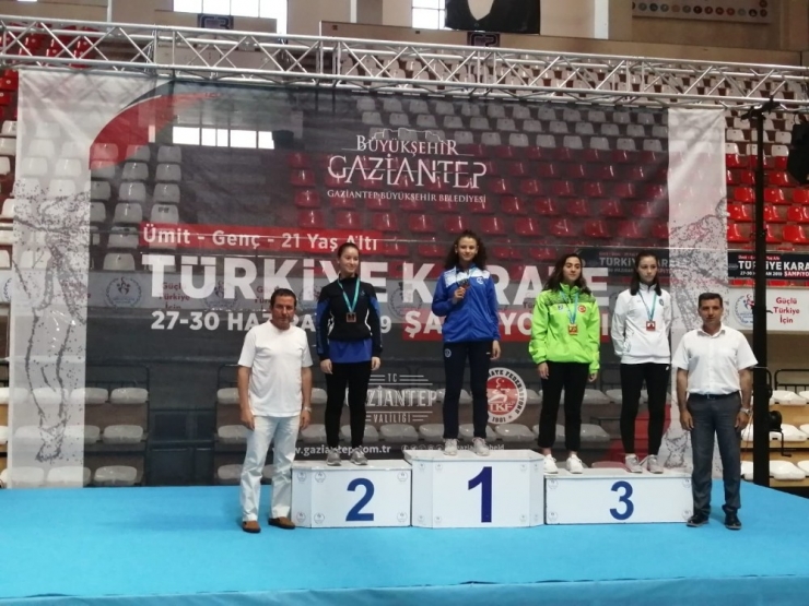 Darıca’lı Karateciler 6 Madalya İle Döndü