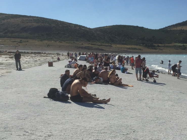 Türkiye’nin Maldivleri Salda Gölü’ne Ziyaretçi Akını