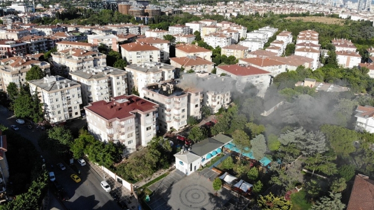 Çatı Yangınında Patlama Anı Kamerada