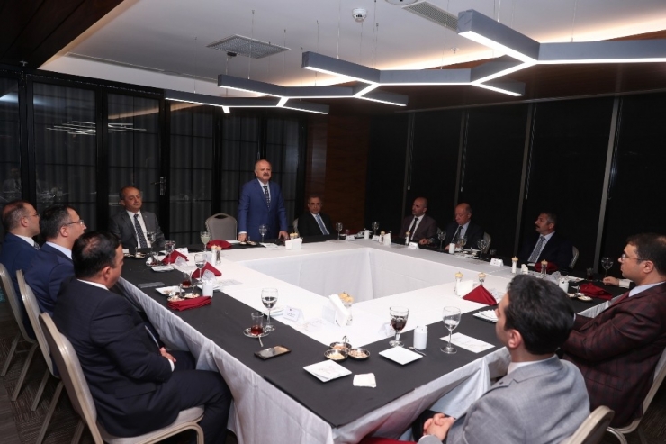 Vali Çakacak’tan Tayini Çıkan Adli Yargı Mensupları Onuruna Veda Yemeği