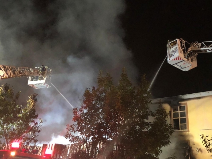 Sancaktepe’de Fabrika Alev Alev Yandı