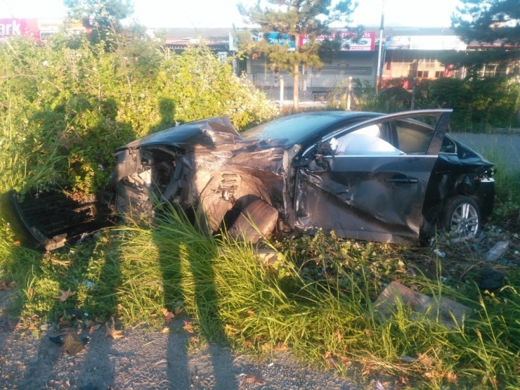 Zonguldak’ta Otomobil İle Kamyon Çarpıştı: 2 Yaralı