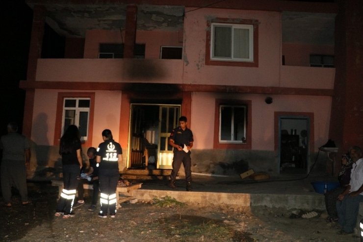 Yaşlı Kadın Evinde Çıkan Yangında Hayatını Kaybetti