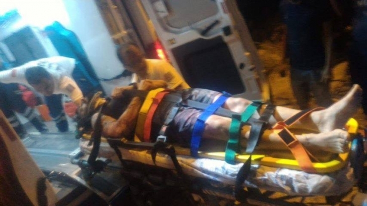 Balayı Çiftinin Otomobili Uçuruma Yuvarlandı