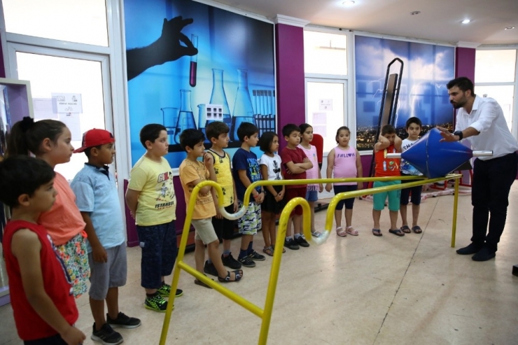 Başkan Çerçioğlu Çocuklara Modern Bilimin Temellerini Deneylerle Öğrettiklerini Söyledi