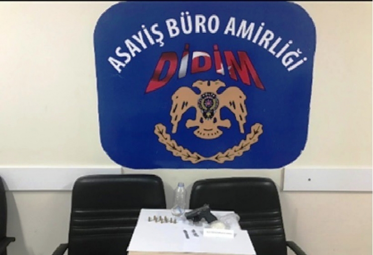 Şüpheli Kamyonetten Uyuşturucu Ve Ruhsatsız Silah Çıktı