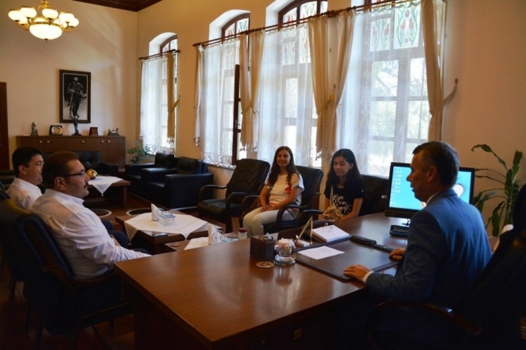 Kaymakam Sırmalı Lgs Birincisini Ödüllendirdi