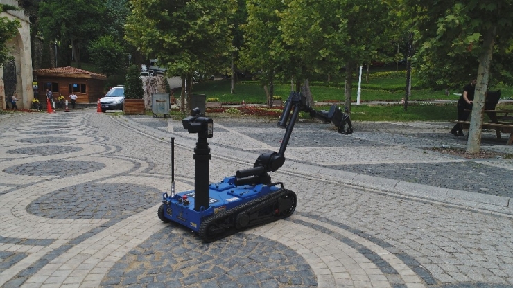 Bomba İmha Uzmanları Kendi Hayatlarını Hiçe Sayıp Milyonların Hayatını Kurtarıyor