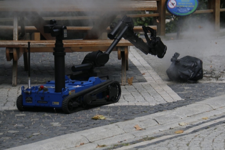 Bomba İmha Uzmanları Kendi Hayatlarını Hiçe Sayıp Milyonların Hayatını Kurtarıyor