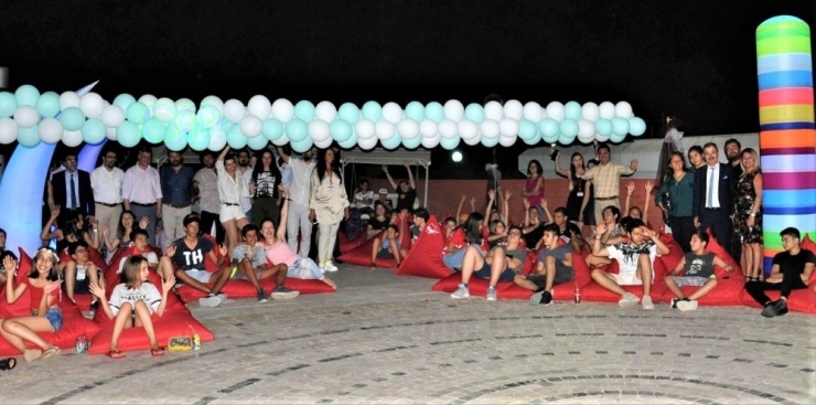 Çocuklar Dil Kampıyla Türkiye’de Yurt Dışı Deneyimi Yaşıyor