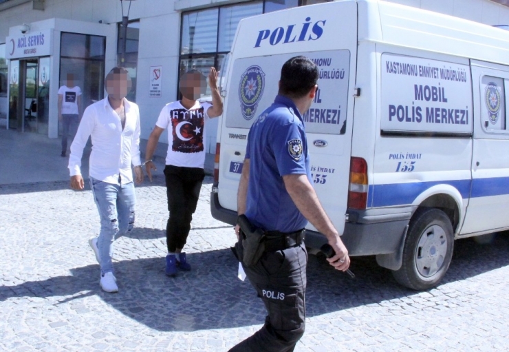 Hırsızlar, Çaldıkları Otomobille Gezerken Yakalandı