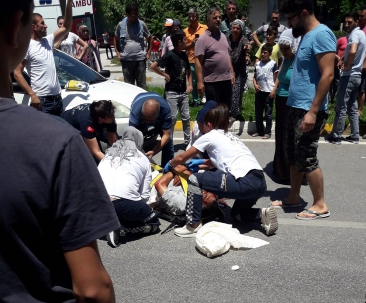 Otomobilin Çarptığı Adam Metrelerce Öteye Savruldu