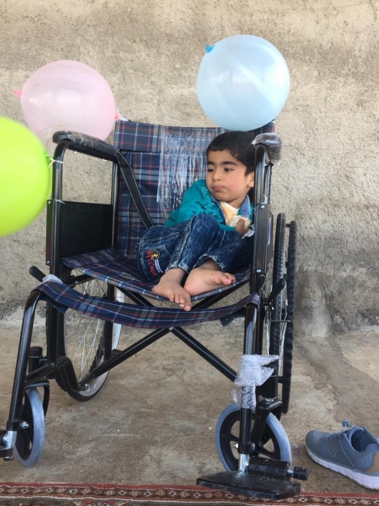 7 Yaşındaki Uğur Tekerlekli Sandalyesine Kavuştu