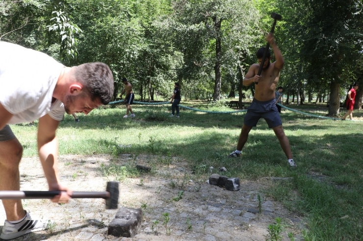 Koca Yusuf Gibi Kırkpınar Efsanelerinin Yöntemlerini Uyguluyorlar