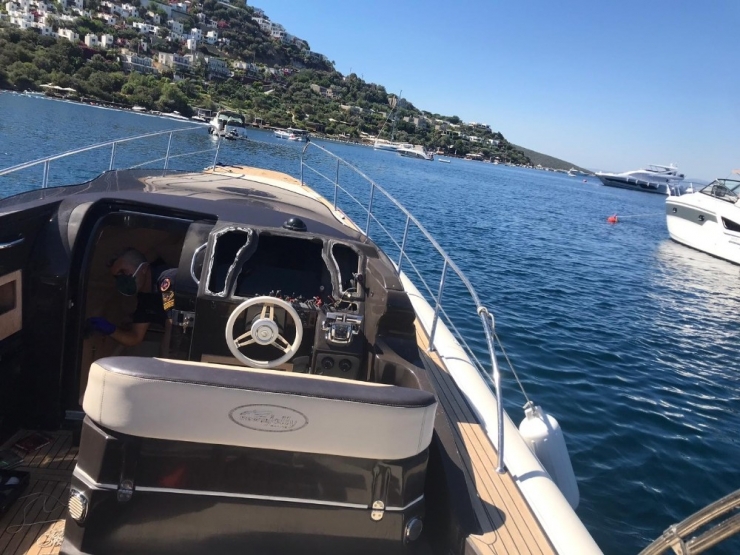 Jet Skili Hırsızlar İş Adamlarının Yatlarına Dadandı