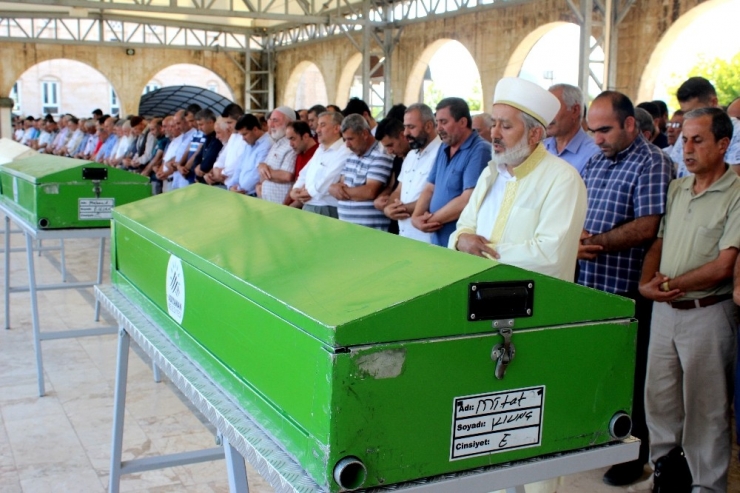 Hatay’da Boğulan 2 Kardeş Adıyaman’da Defnedildi