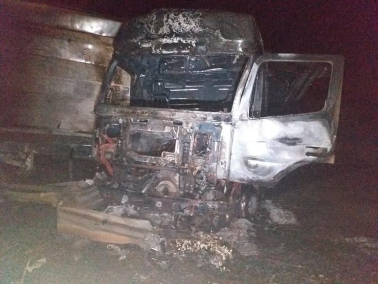 Bariyerlere Çarparak Alev Alan Tırın Sürücüsü Ağır Yaralandı