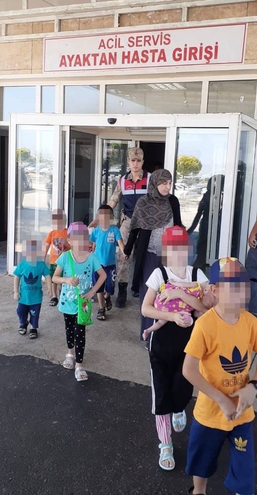 Interpol’ün Listesindeki 2 Deaş’lı Kadın Suriye Sınırında Yakalandı