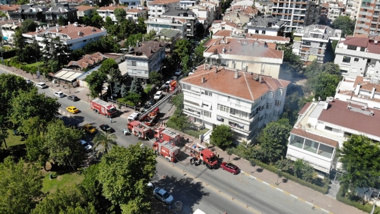 Kadıköy’de 4 Katlı Binada Çıkan Yangın Havadan Görüntülendi